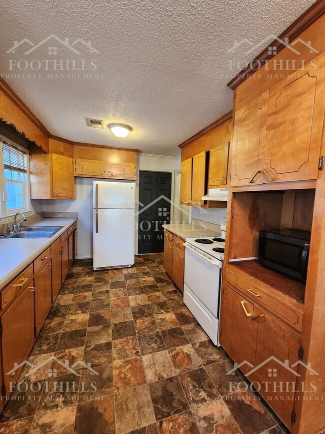 Building Photo - 1917 Inman Dr