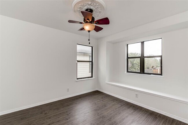 Building Photo - 6521 Quinton Dr