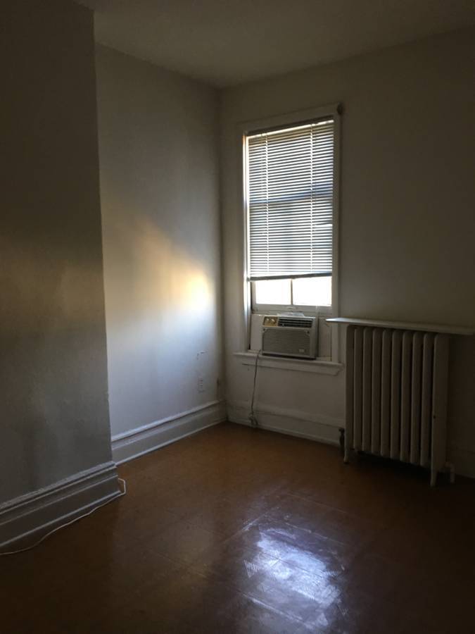 Building Photo - 433 2nd St SE