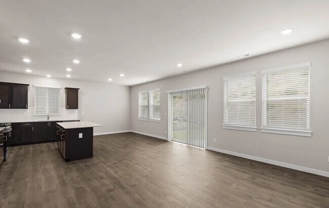 Building Photo - Beautiful large newer build 4 bedroom in Lipoma Firs!