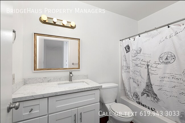 Building Photo - Make This 2 Bedroom Unit In Sunny Lakeside...