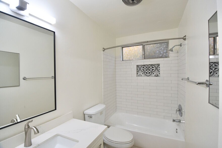 Building Photo - 10745 Hortense St