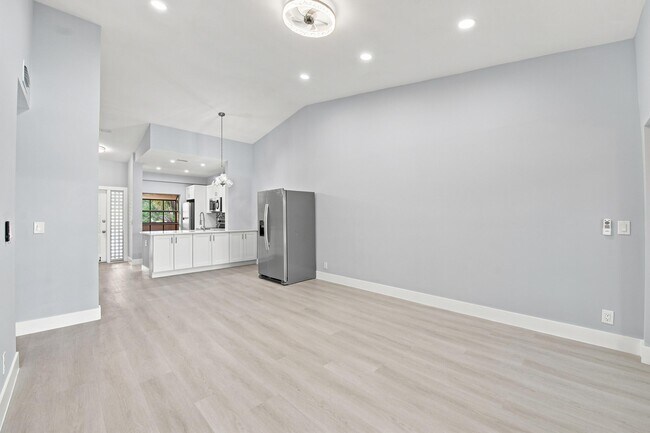 Building Photo - 2249 SW 15th St