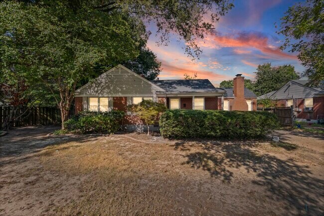 Building Photo - 1139 Russwood Rd