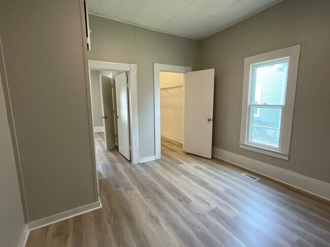 Building Photo - Newly Updated 2 bedroom / 1 bathroom house...