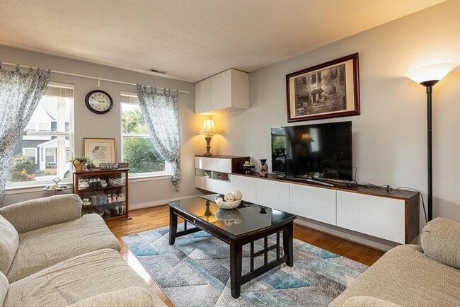 Building Photo - Updated 3 Bedroom 2.5Bath Townhouse in Harrisonburg