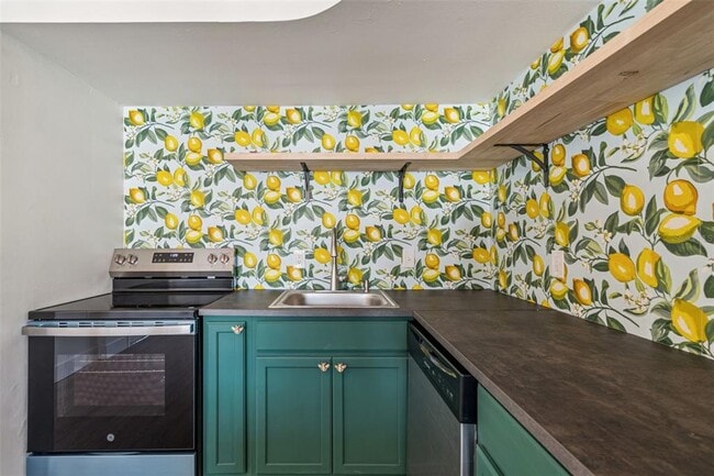 Building Photo - 4511 S Oak Dr