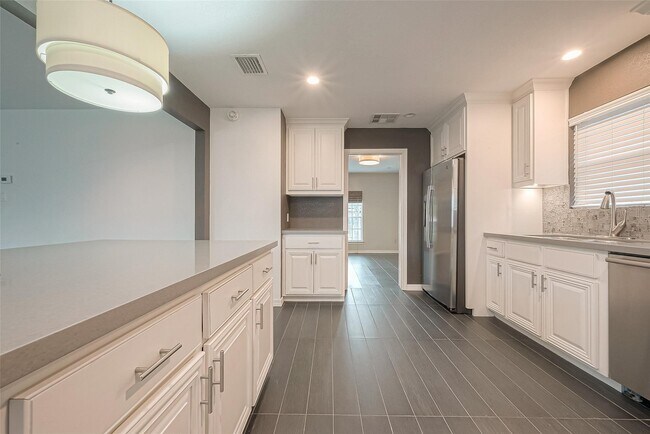 Building Photo - 11406 High Star Dr