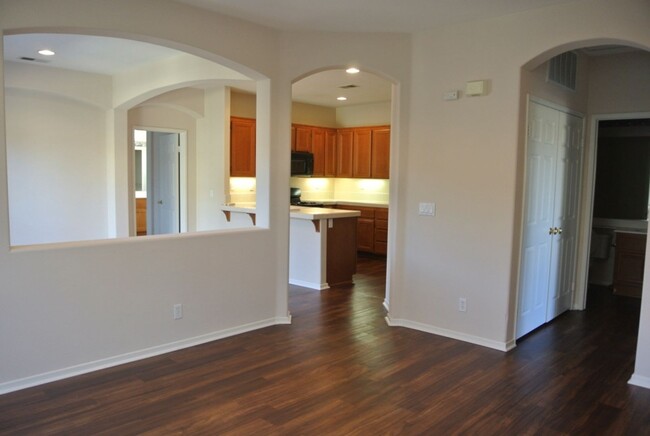 Building Photo - 2Bed/2Bath Condo off Douglas in Oceanside~...