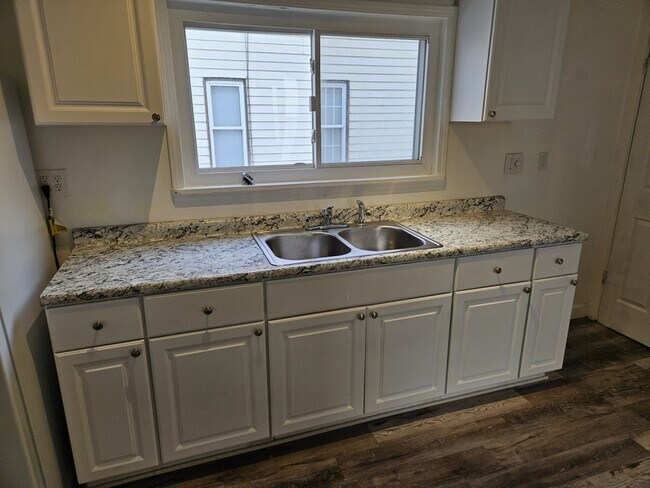 Building Photo - 4002 Robert Ave