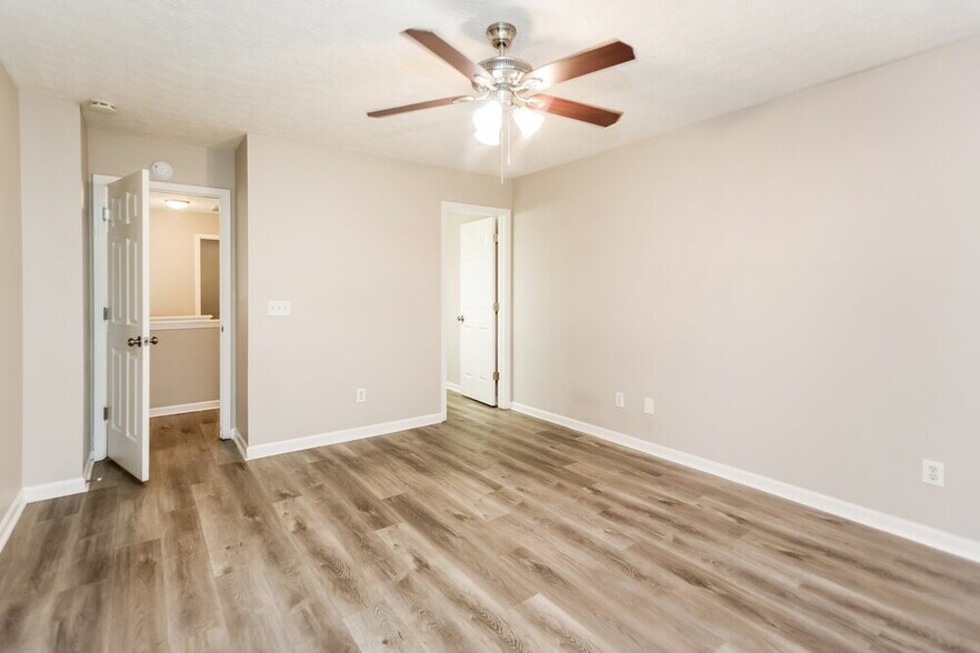 Building Photo - 205 Silver Ridge Dr