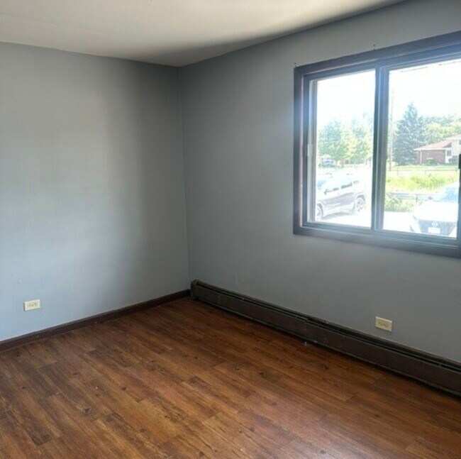 Building Photo - 14833 Kilpatrick Ave