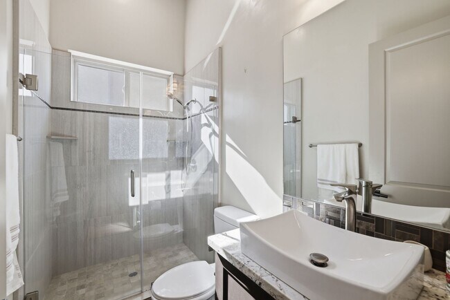 Building Photo - 3813 Calverhall Way