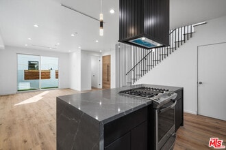 Building Photo - 839 N McCadden Pl