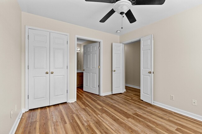 Building Photo - 2 Bedroom, 2 Bath Townhouse for Rent in Kn...