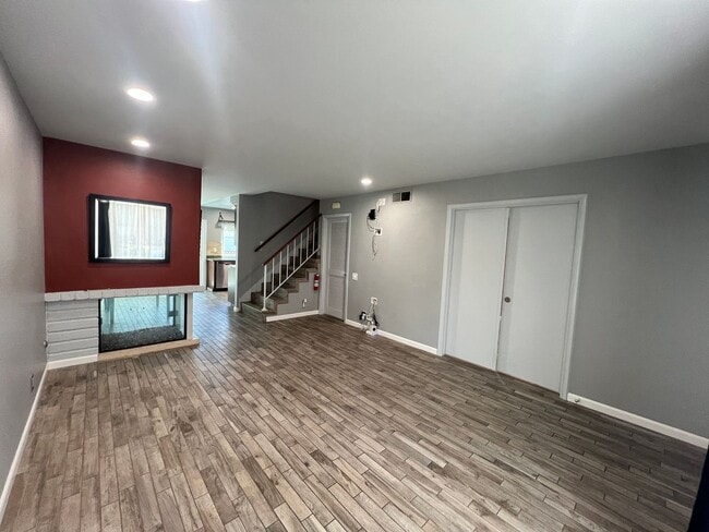 Building Photo - Garden Park Townhomes: 3 Bedroom 3 Bath At...