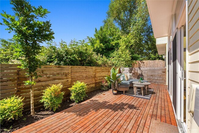 Building Photo - 1821 S Lane St