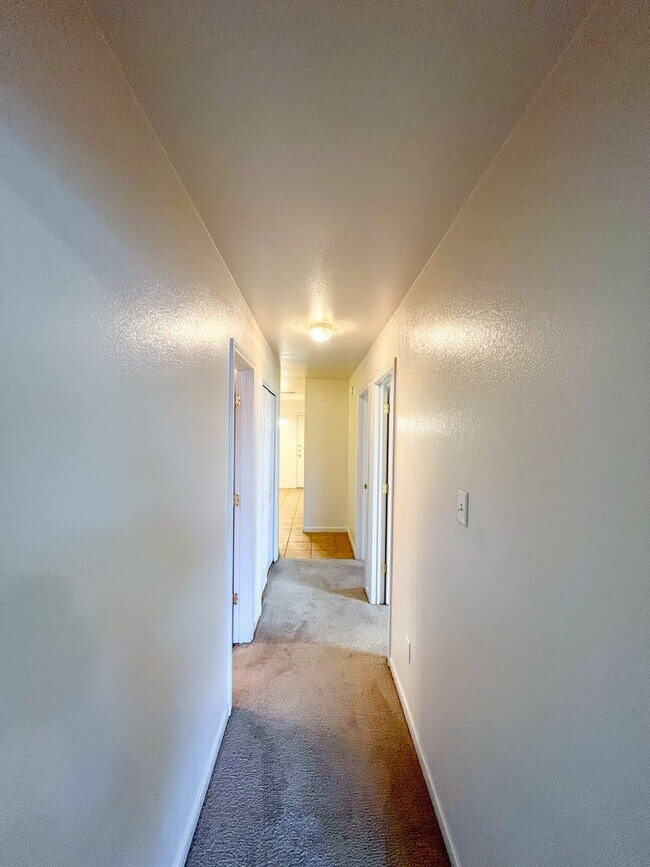 Building Photo - 1212 Nicholas Cir