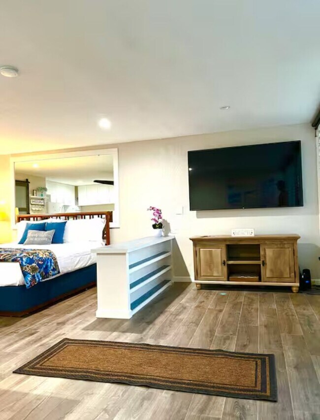 Building Photo - One Bedroom / One Bath Condo on Golf Cours...