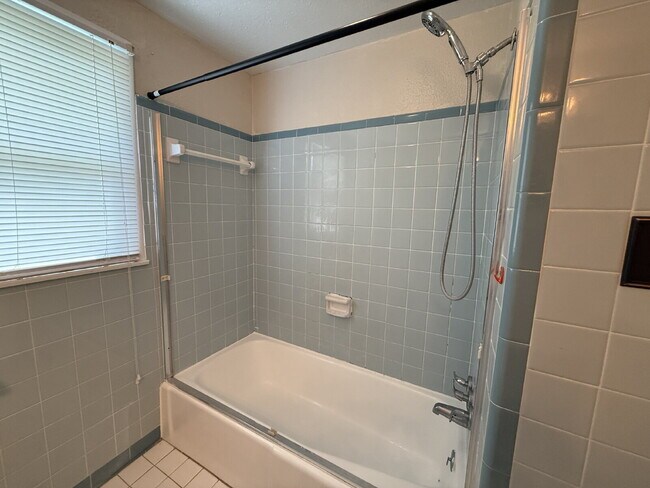 Building Photo - "Charming 4-Bedroom Home with Hardwood Floors on Ready Section Road!"