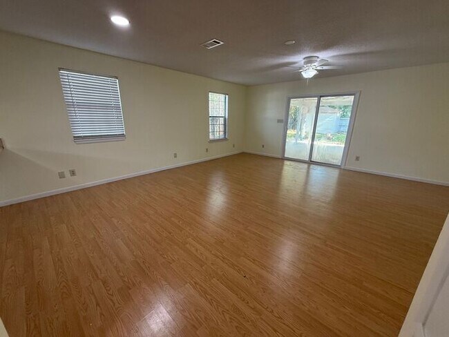 Building Photo - Gulf Breeze - Santa Rosa Shores - 3 bedroo...