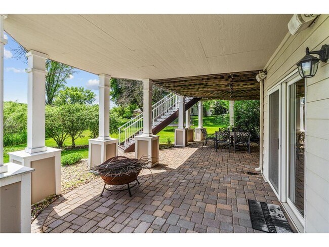 Building Photo - 6210 Deerwood Cir N
