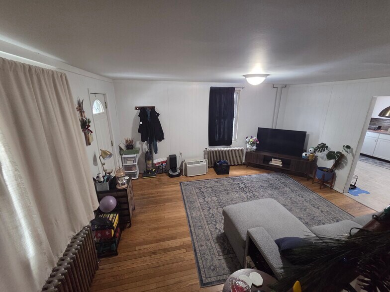 Building Photo - 400 Bennett St