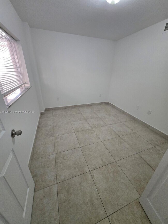 Building Photo - 2647 NW 25th Ave