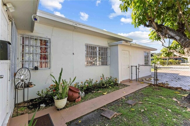 Building Photo - 8031 NW 12th Ct