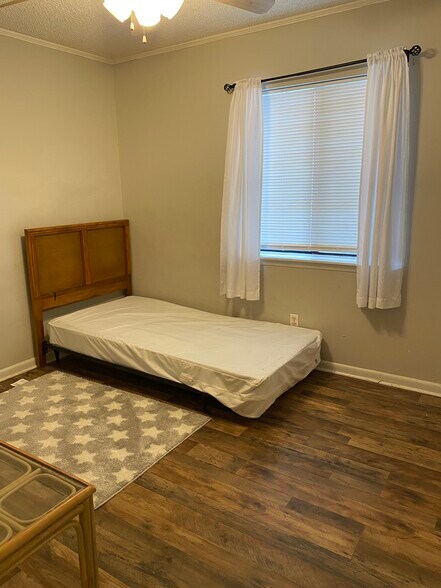 Building Photo - 950 Forestbrook Rd