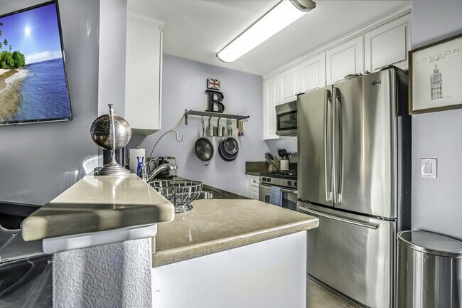 Building Photo - 7320 Hawthorn Ave