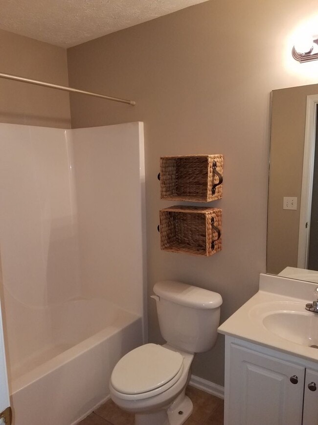 Building Photo - Carrollton City Living