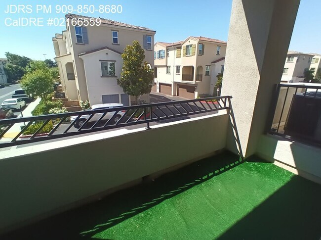 Building Photo - PRICE LOWERED! Upland 3 Bedroom Condo
