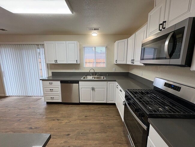 Building Photo - Newly remodeled Home Available Now!