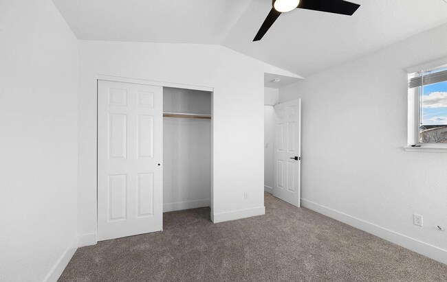 Building Photo - 3 Bed/2.5 Bath House w/ Yard Close to UNR