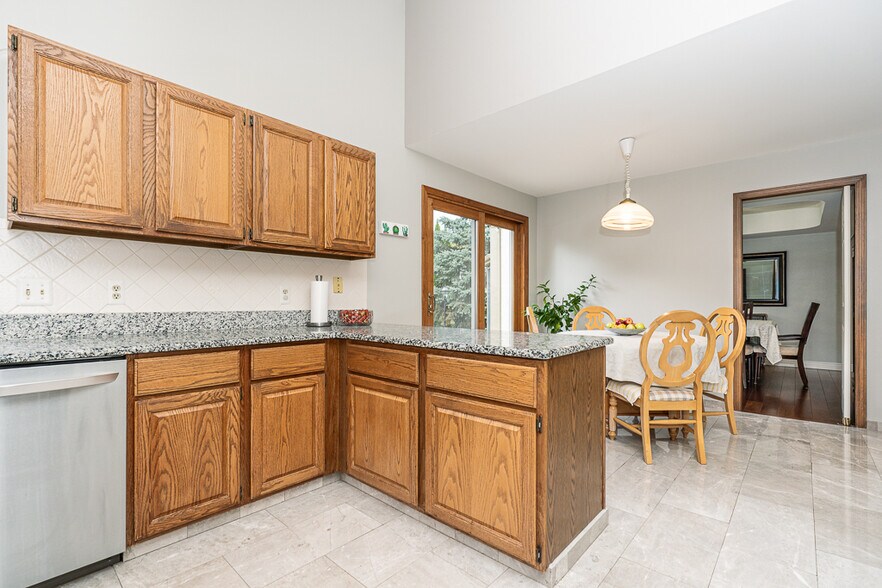 Building Photo - 1574 Devonshire Dr