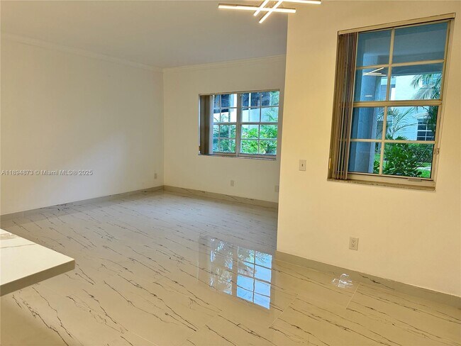 Building Photo - 3255 NE 184th St