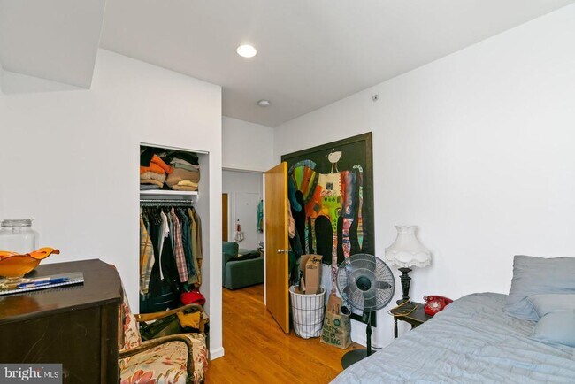 Building Photo - 303 S 11th St