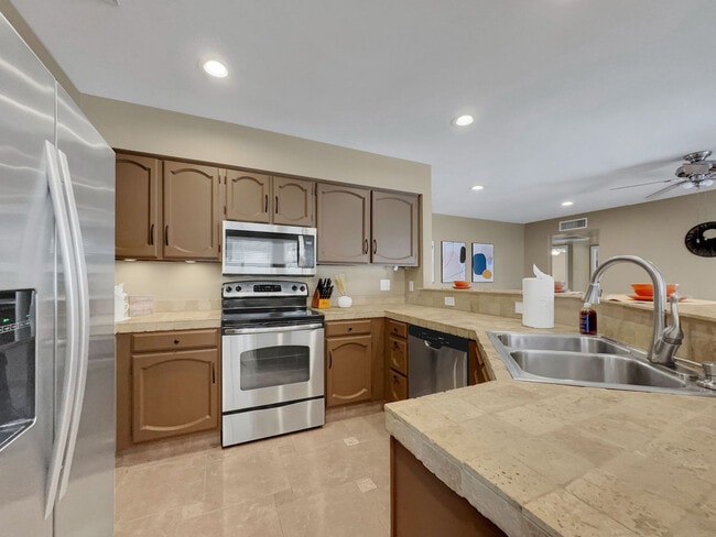 Building Photo - 4408 W Yorkshire Dr