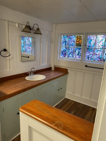 Building Photo - 311 SW 3rd Ave