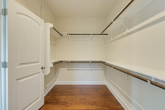 Building Photo - 4233 Privacy Hedge St