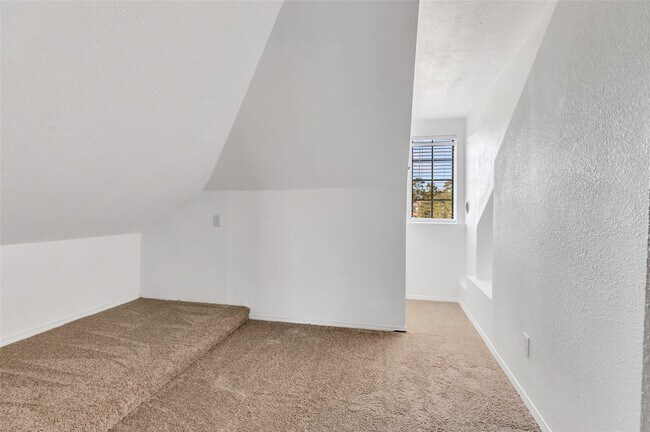 Building Photo - 16942 Lake Willowby Ln