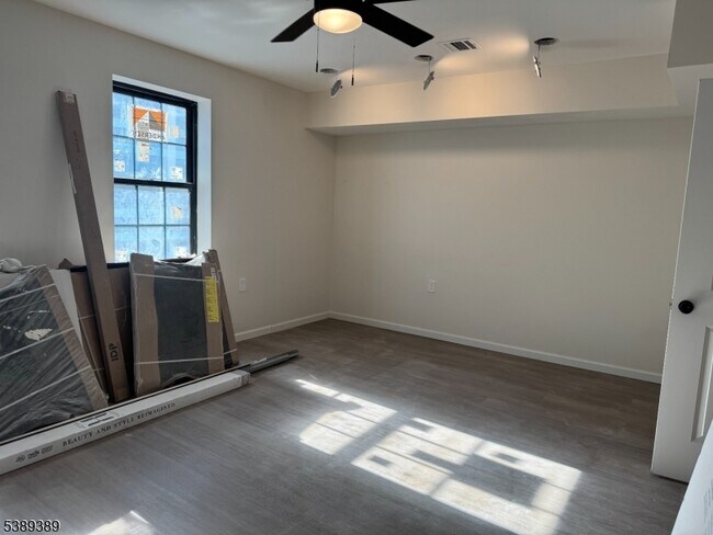 Building Photo - 188 Heckel St