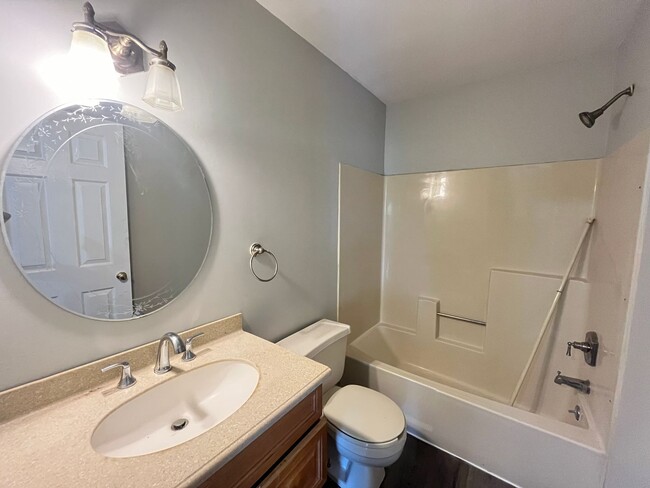 Building Photo - 2 Bed/ 1 Bath- Renovated Duplex Condo W/ G...