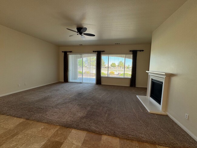 Building Photo - 55 + Community of Sun City Del Webb in App...