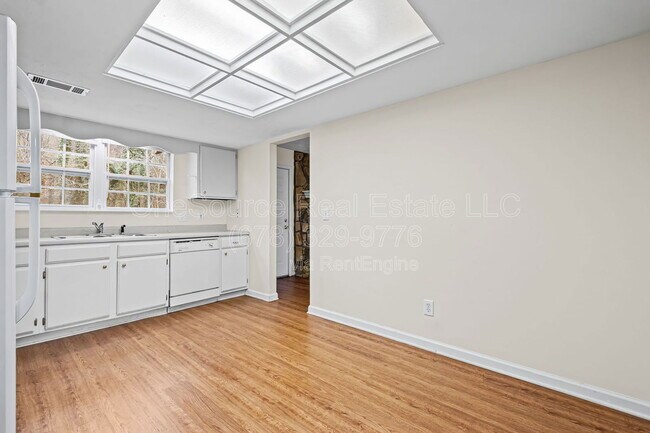 Building Photo - 4149 Oak Ferry Dr NE