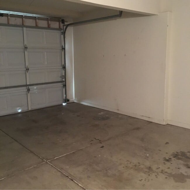 Building Photo - 3 Bed 2.5  Bath House in South Davis