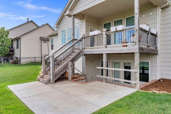 Building Photo - Luxury Home - Month-to-Month or 6-month Le...