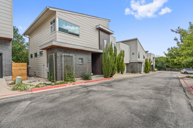 Building Photo - 2105 Goodrich Ave