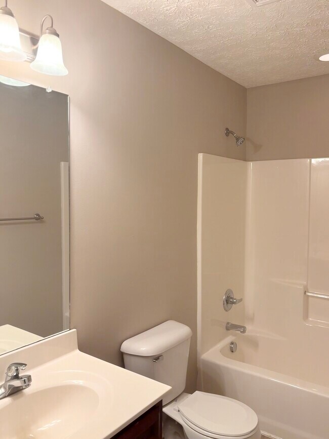 Building Photo - 409 Cedar Hollow Dr